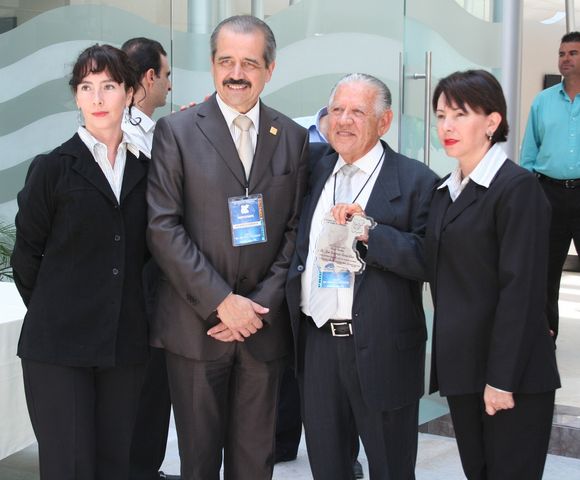 Dr. Cordoba Villalobos Srio. Nacional de Salud